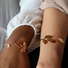 Load image into Gallery viewer, gold Rose Leaves Bracelet