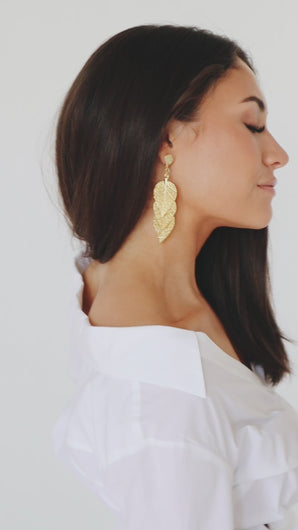 gold earrings
statement earrings
large round earrings
botanical earrings
leaf earrings
dangling earrings
cascade earrings
chandelier earrings 